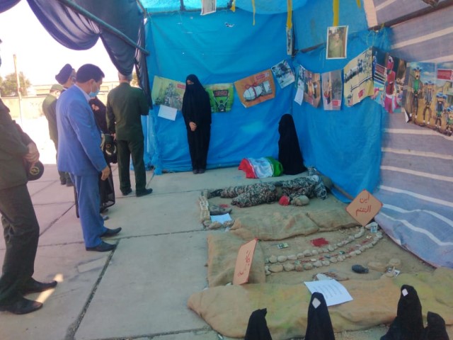 برپایی نمایشگاه دفاع مقدس در واحد مقاومت بسیج معرفت و ام کلثوم شهرستان چرام